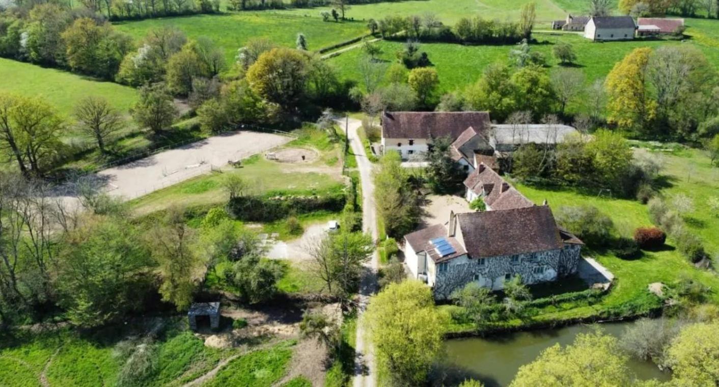 Ferme Equestre & Chambres D'Hotes Gateau Stables Proche Guedelon Saint-Amand-en-Puisaye Exterior photo